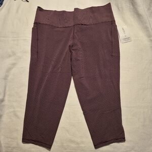 Athleta women's 3X Salutation Stash pocket textured 7/8 tight 2 tone purple crop